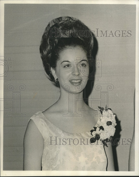 1966 Press Photo Lynn Hartwell at Miss Southern Baptist Hospital - nob31950 - Historic Images