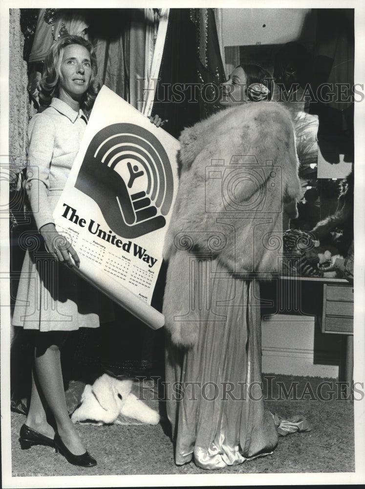 1975 Press Photo Mrs. Maurice Hartson &amp; Mrs. John Ochsner- United Way Volunteers - Historic Images