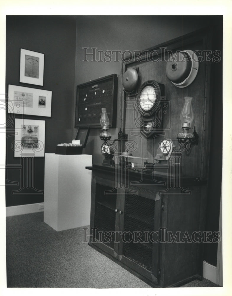 1991 Press Photo Historic New Orleans Collection Fire alarm gongs &amp; ticker tape - Historic Images