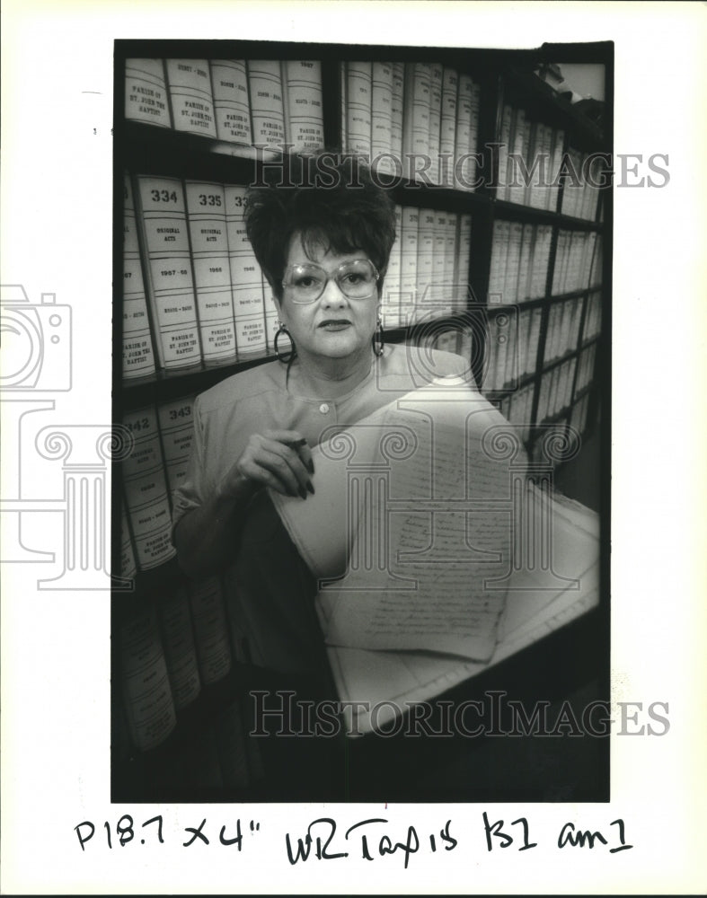 1992 Press Photo Audrey Holmes, clerk officers at the St. John Parish courthouse - Historic Images