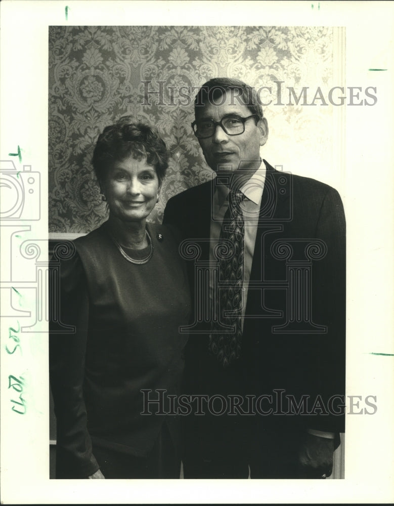 1991 Press Photo Lynne &amp; Dr. James Holmes at St. Stanislaus Alumni Assn. event - Historic Images