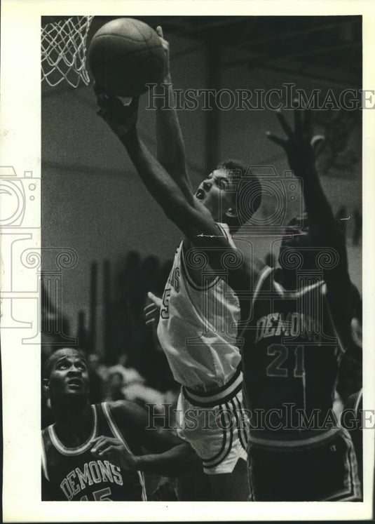 1989 Basketball - Players during the game - Historic Images
