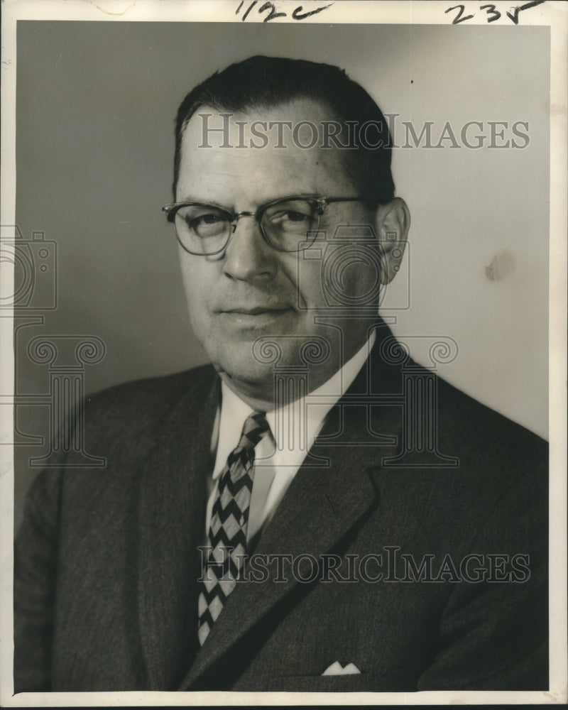 1962 Press Photo George Hansis Jr. of Tropical Radio Telegraph Company - Historic Images