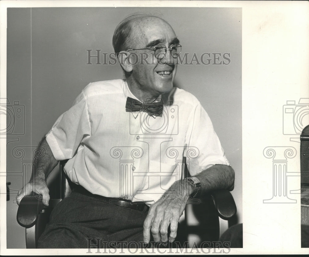 1963 Press Photo Dr. E.S. Hathaway - nob32390 - Historic Images