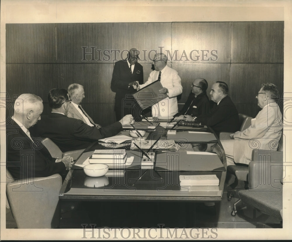 1959 Press Photo Jim William Hathaway and other judges at the Supreme Court - Historic Images