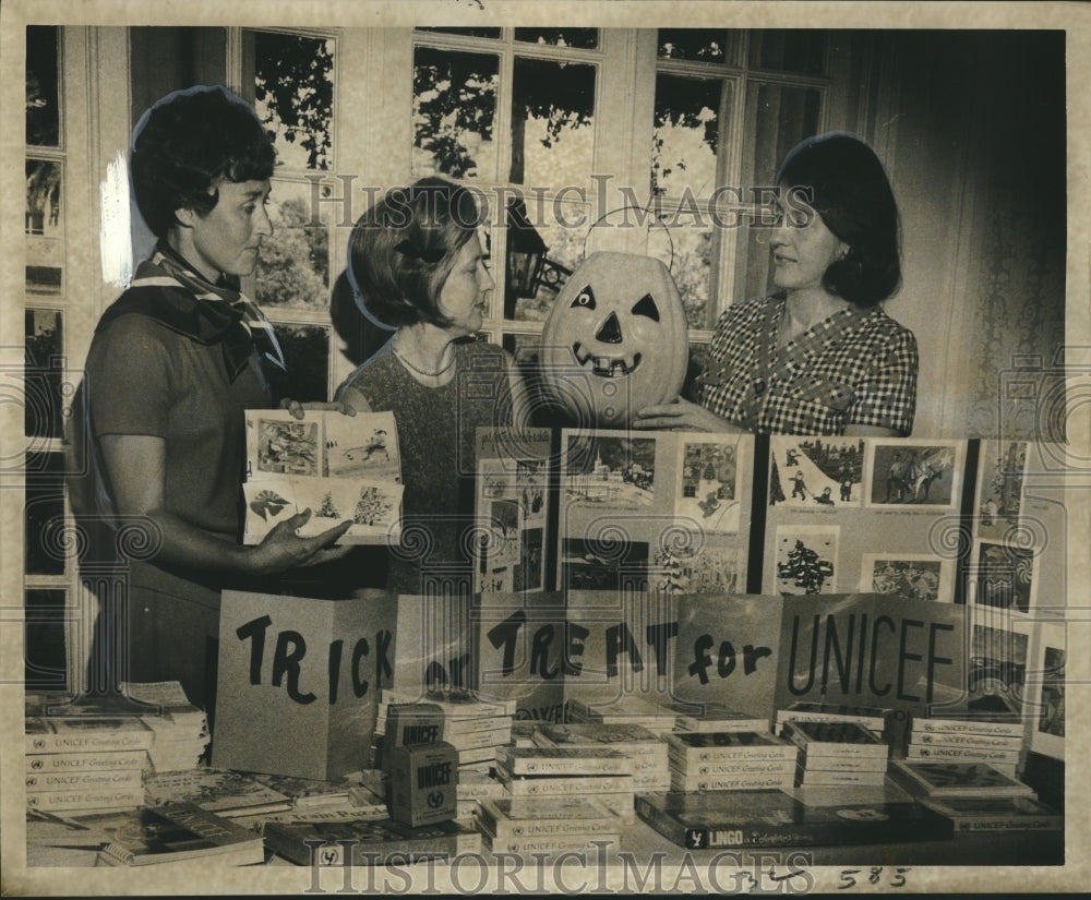 1970 Press Photo Committee members at United Nations Children Fund, New Orleans-Historic Images