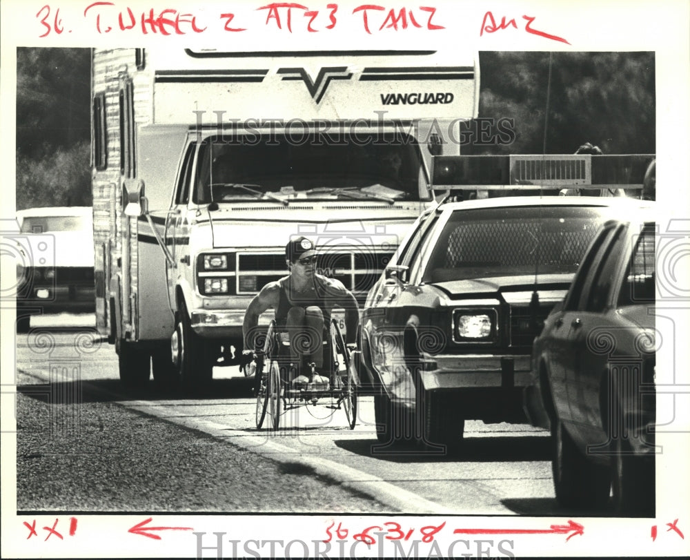 1985 Press Photo Rick Hansen along Highway 90, stopping at Slidell, Louisiana. - Historic Images