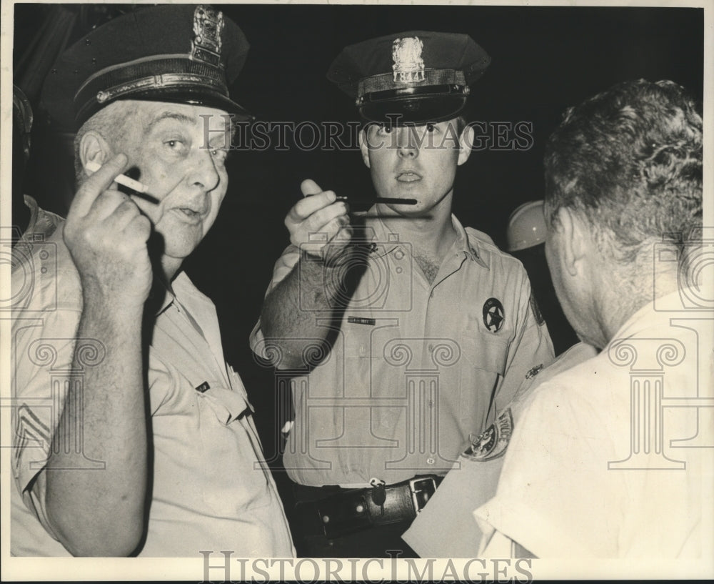 1966 Press Photo Police - Patrolman J.V. Hintz - nob32522 - Historic Images