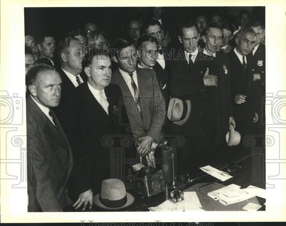 1934 Extortionist Bruno Richard Hauptmann is arraigned in court - Historic Images