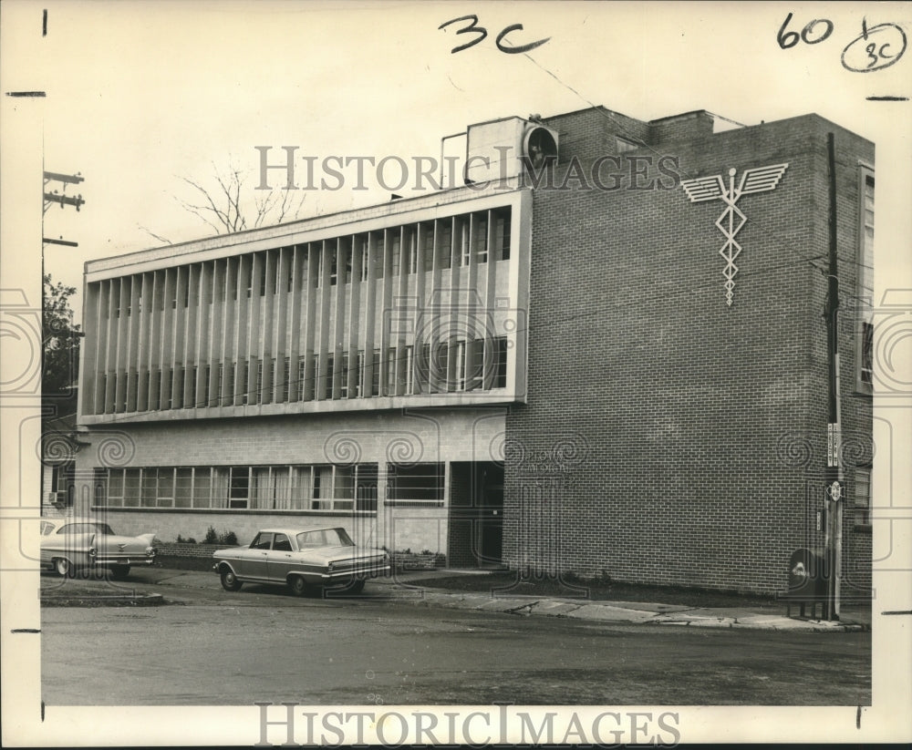 1965 Press Photo Three-story brick building, 1636 Toledano-sold by Hanreco, Inc. - Historic Images