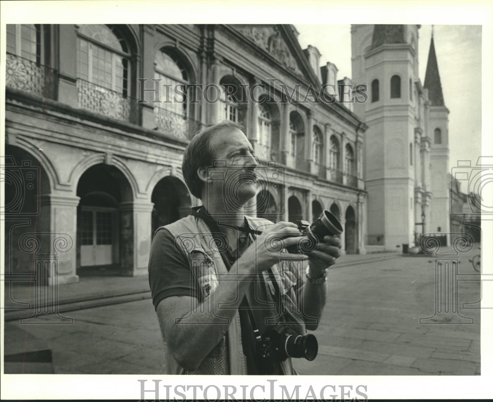 1986 Press Photo Photographer David Harvey at Jackson Square shooting - Historic Images