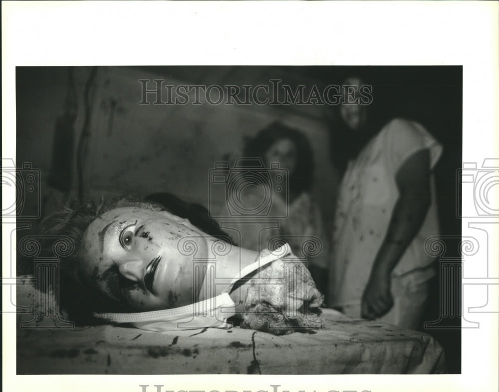 1995 Press Photo Decapitated head in horror room of Sheriff Foti&#39;s haunted house - Historic Images
