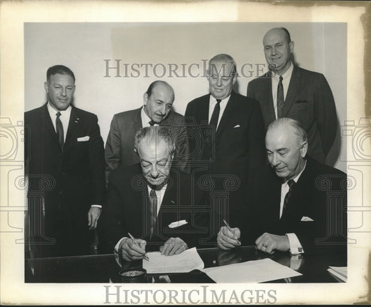 1965 Press Photo Higgins Inc. leaders with William Brown and Mayor Victor Schiro - Historic Images