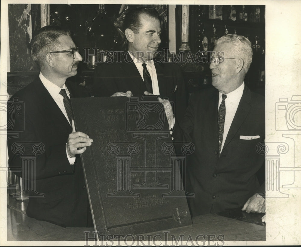 1963 Press Photo George Grider et al at Pharmacy Museum Historical Marker - Historic Images