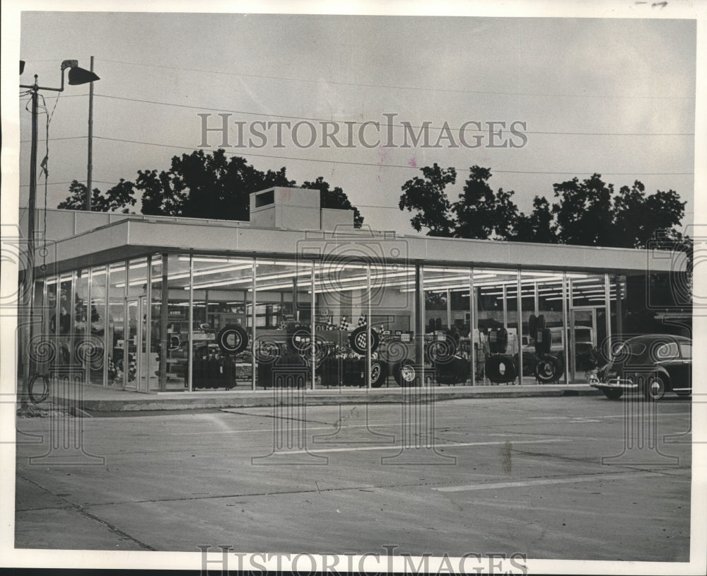 1966 Press Photo General view of D.H. Holmes new Car Care Center in Gentilly - Historic Images