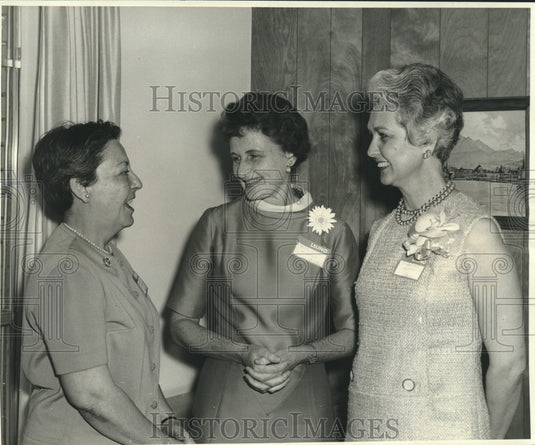 1968 Press Photo Founding Members of the LSUNO Woman's Club- Coffee Meeting - Historic Images