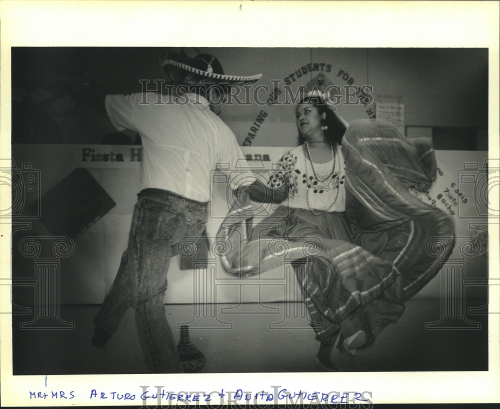 1993 Press Photo Arturo and Anita Gutiepre dancing at Hispanic-American Fiesta - Historic Images