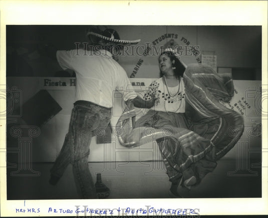1993 Press Photo Arturo and Anita Gutiepre dancing at Hispanic-American Fiesta - Historic Images