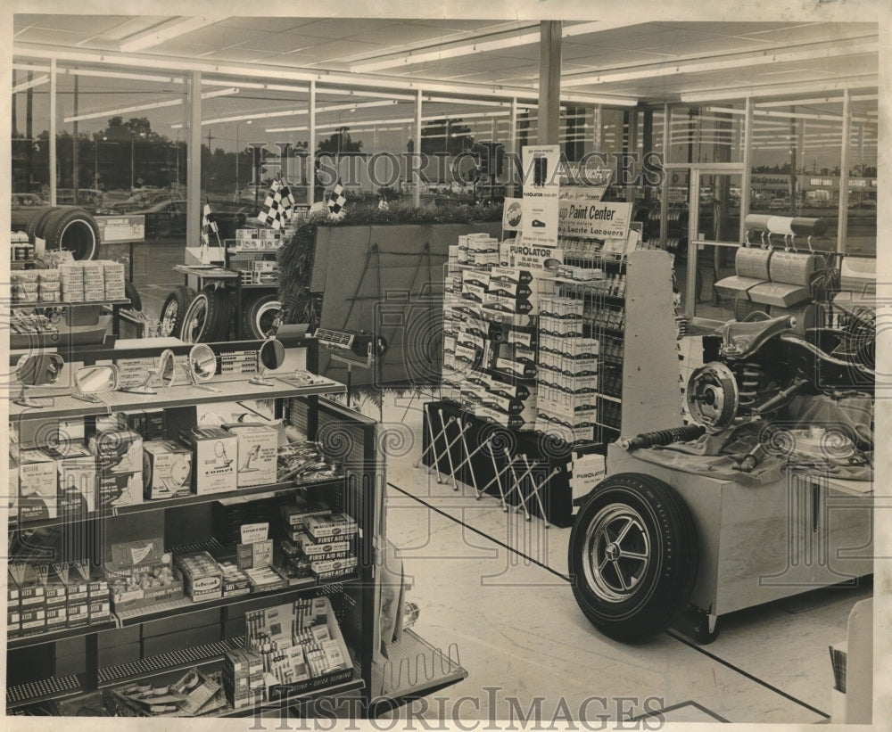 1966 Press Photo D.H. Holmes Car Care Center at 4126 Chef Menteur highway - Historic Images