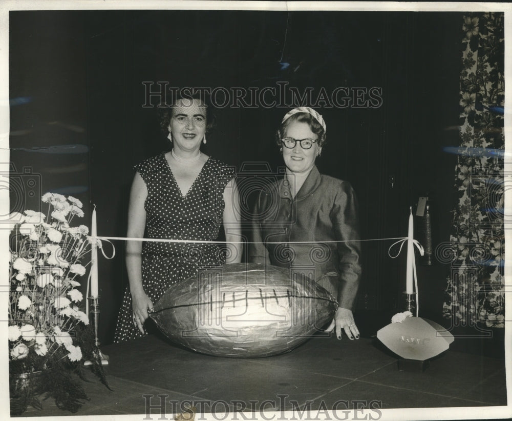 1956 Press Photo Navy Officers Wives Club of New Orleans held a luncheon. - Historic Images