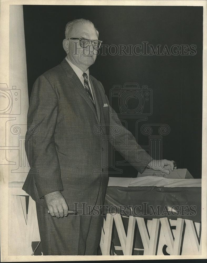 1967 Press Photo Government - Congressman Herbert - nob33123 - Historic Images