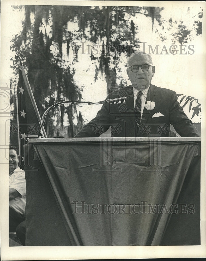 1966 Press Photo Congressman F. Edward Herbert Speaks at Belle Chasse School-Historic Images