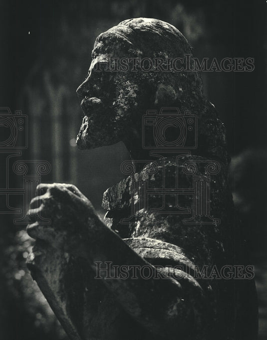 1983 Press Photo Sculpture at Grace Episcopal Church yard in St. Francisville - Historic Images