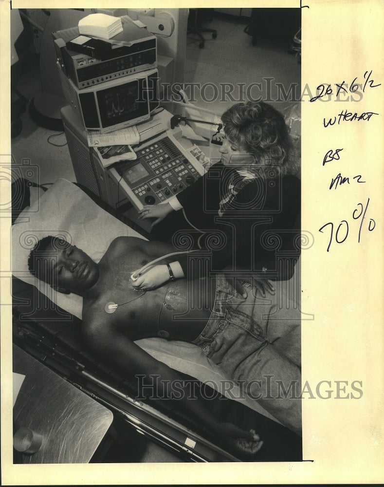 1992 Press Photo Henry Smith gets heart scanned at Medical Center of Louisiana - Historic Images