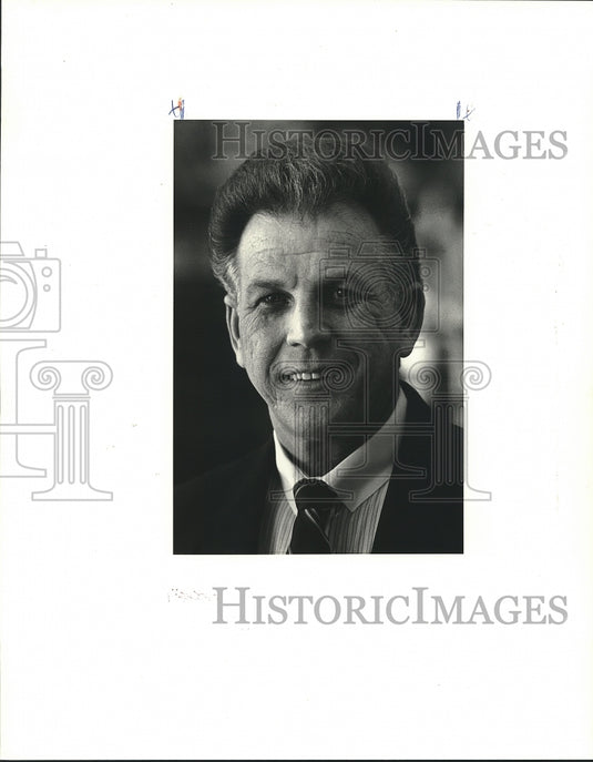 1987 Press Photo Helm Ronald "Bunky", owner of Helm Paint and Supply - nob33168 - Historic Images