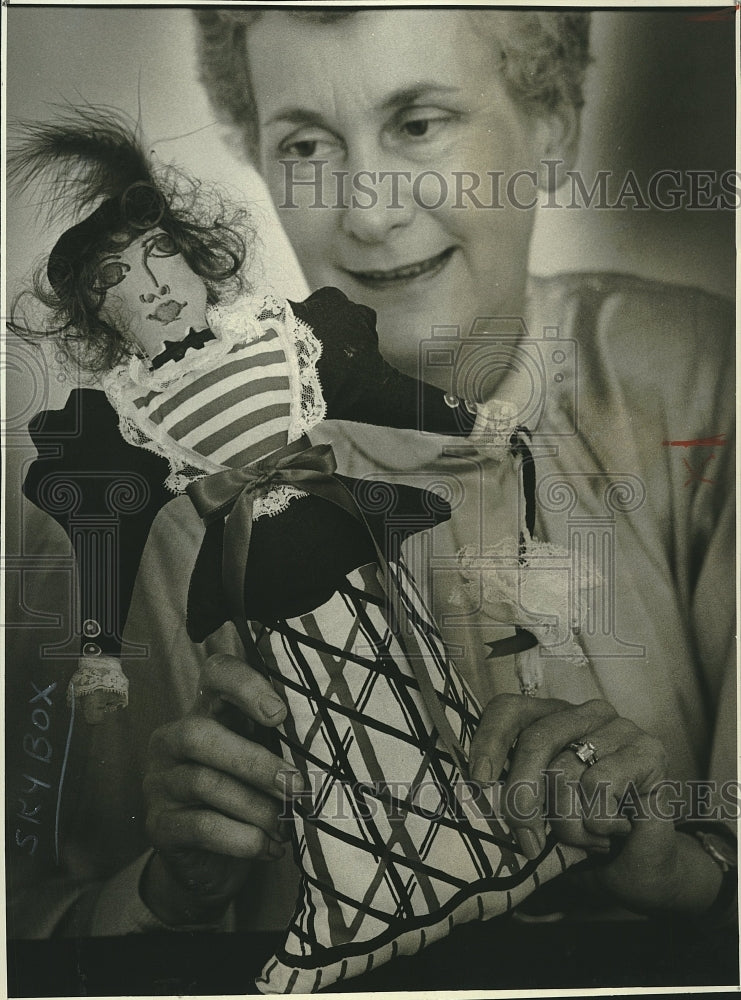 1984 Mrs. Sandy Heller, chairman of the YWCA Doll Committee - Historic Images