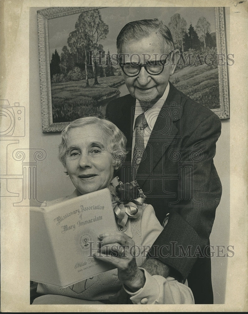 1975 Press Photo Mr. and Mrs. D.J. Hebert celebrate 50th wedding anniversary - Historic Images