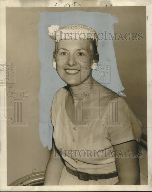 1956 Press Photo Mrs. Louis K. Hiller, a member of the First Presbyterian Church - Historic Images