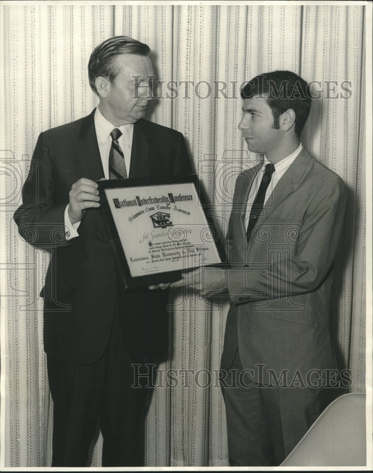 1969 Press Photo Jack Catalinotto accepts award from Chancellor Homer L. Hitt. - Historic Images