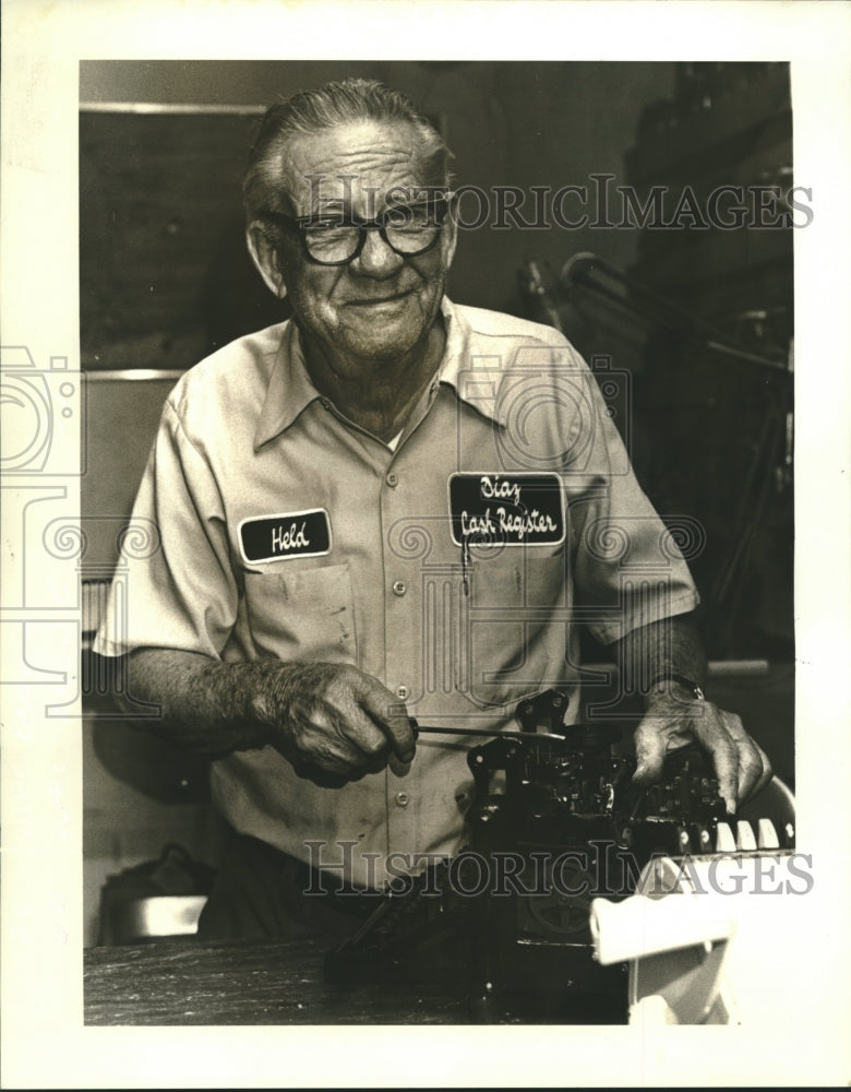 1987 Press Photo New Orleans - Emile Held Age 84 at Diaz Cash Register Co. Inc. - Historic Images