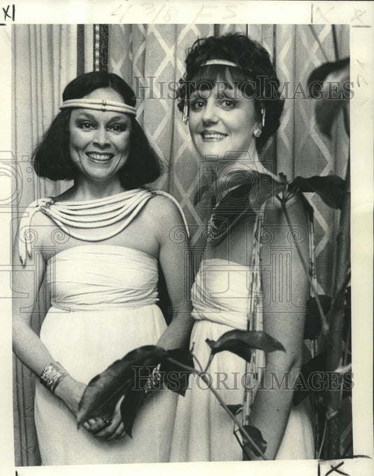 1977 Press Photo New Orleans Socialites Ann Henderson & Annabelle Hebert - Historic Images