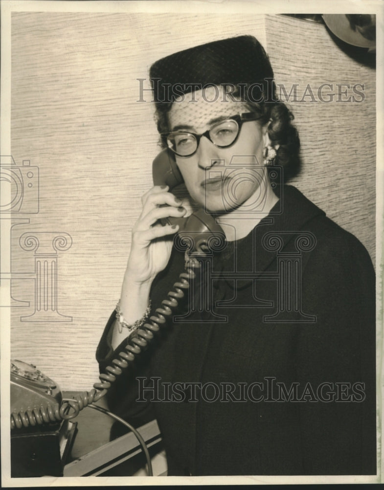 1959 Press Photo Mrs. Anita Henderson, President Desk and Derrick Club - Historic Images