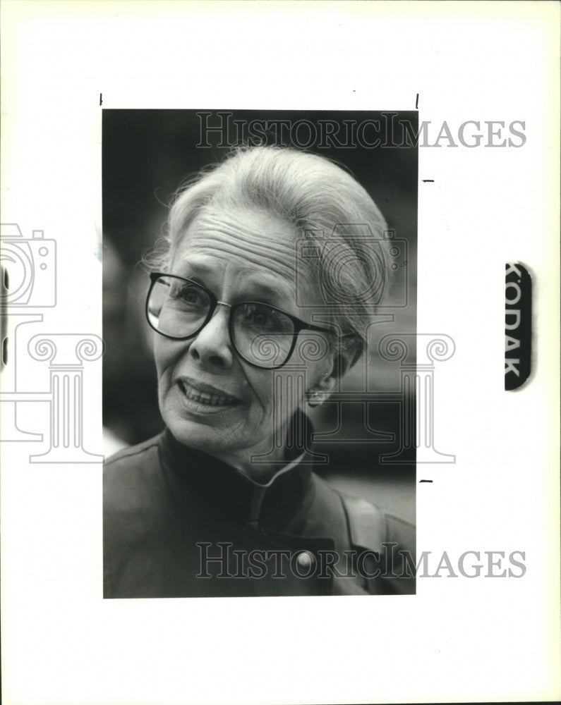 1991 Press Photo Jeanne Helwig talks about Israel bombing - Historic Images