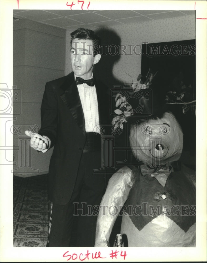 1993 Press Photo Socialite Roger Hilton at Sugar Plum Event - Historic Images