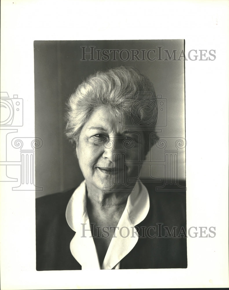 1987 Press Photo Mary Hebert, Volunteer salute - Historic Images