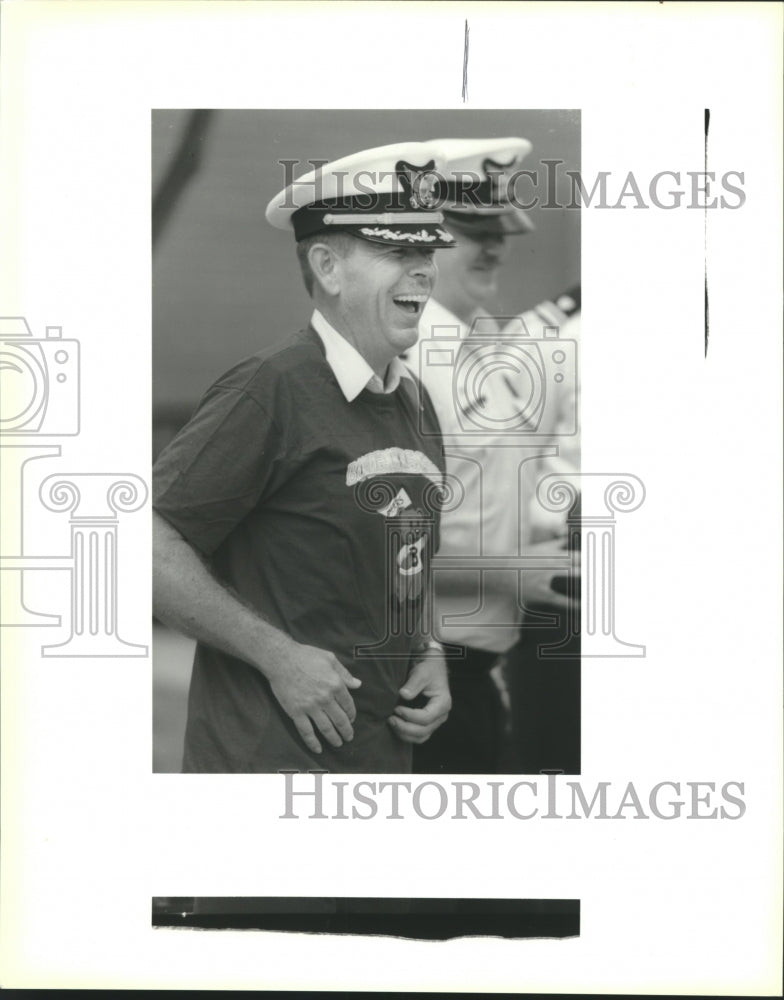 1994 Press Photo Commander Dana Goward of the Coast Guard in &#39;Bears&#39; T-shirt. - Historic Images