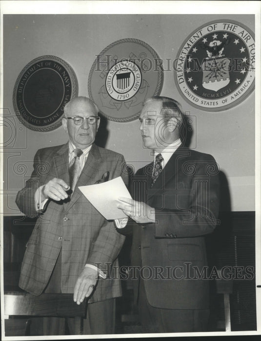 1974 Press Photo F. Edward Hebert and David C. Treen discuss Treen's appointment - Historic Images