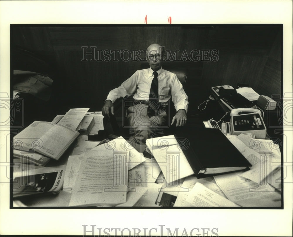 1984 Press Photo Edward M. Heller, attorney handling LWE&#39;s Chapter 11 - Historic Images