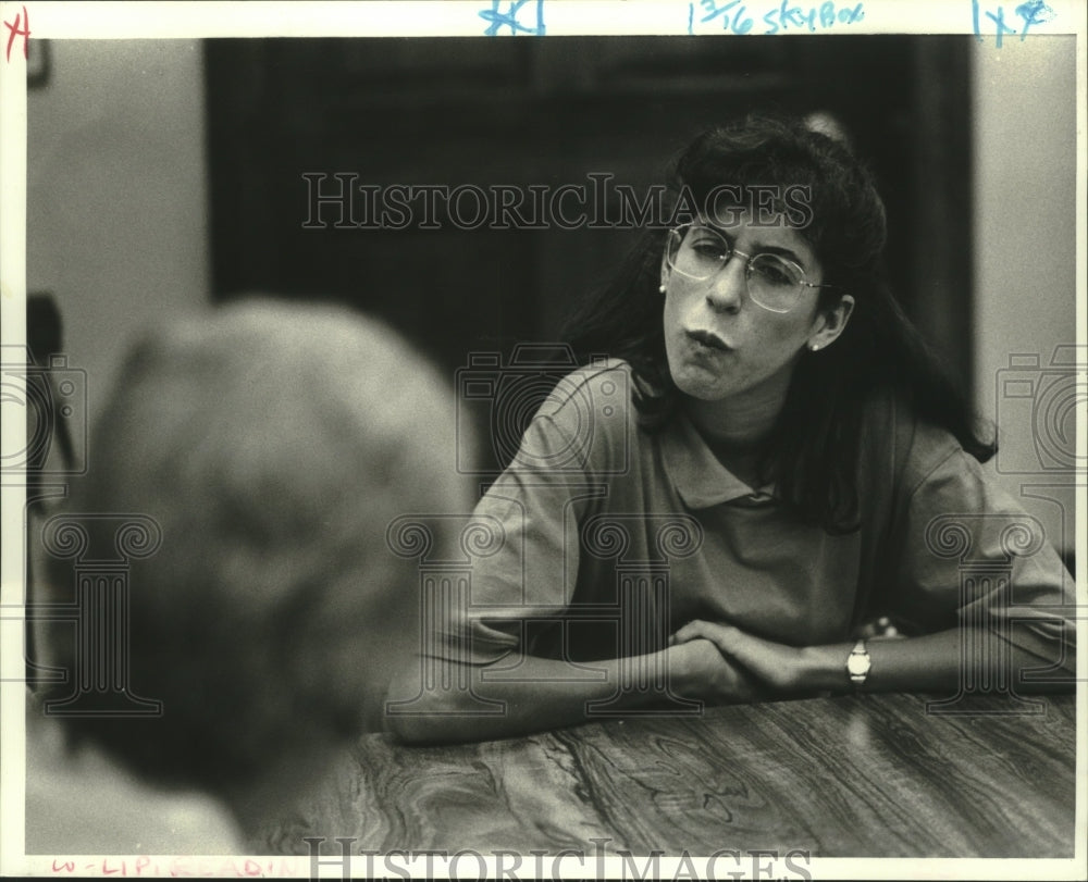 1987 Press Photo Ellen Heller, teacher of deaf children at Chincuba School - Historic Images