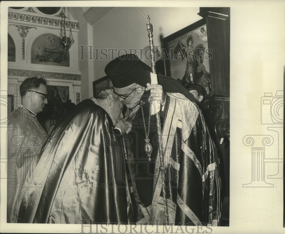 Press Photo William G. Helis with Archbishop Iakovos at Greek Award - Historic Images