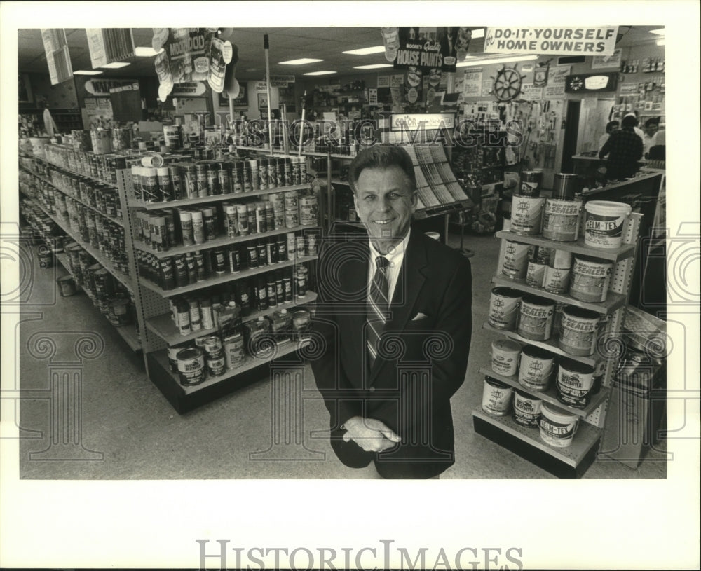 1987 Press Photo Ronald "Bunky" Helm, president of Helm Paint and Supply - Historic Images