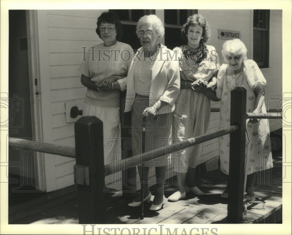 1989 Press Photo Covington Adult Day Health Care Center on east Boston Street - Historic Images