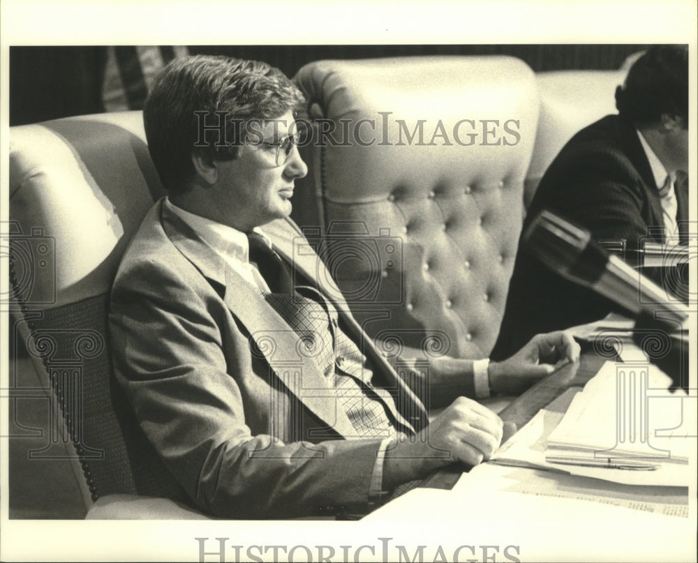 1980 Press Photo Councilman Niles C. Helmer at the session hall. - nob33856 - Historic Images