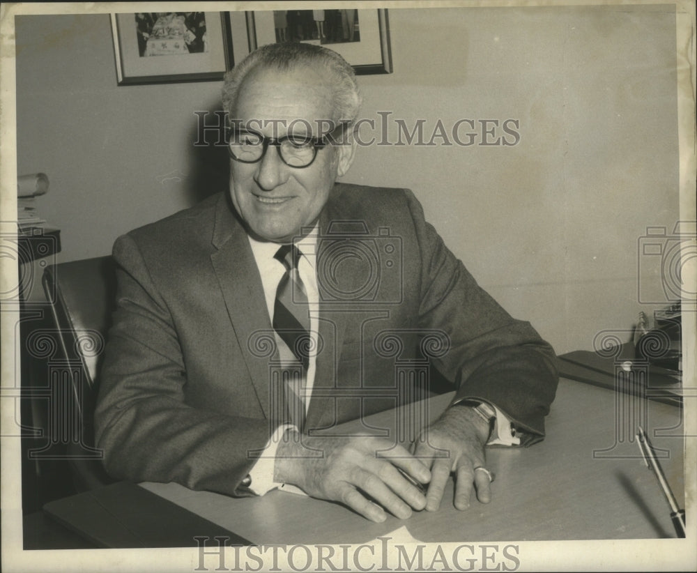 1969 Press Photo Archie Hellman in his office - nob33879 - Historic Images