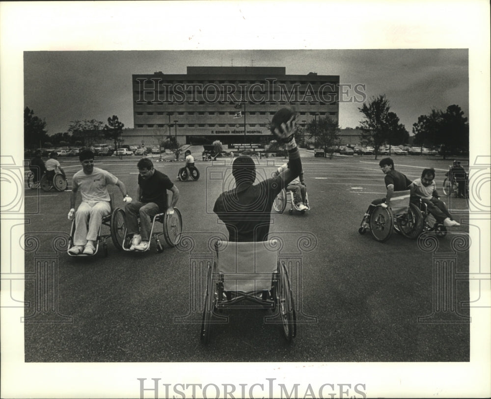 1987 Press Photo James Washington at F. Edward Hebert Hospital football game - Historic Images