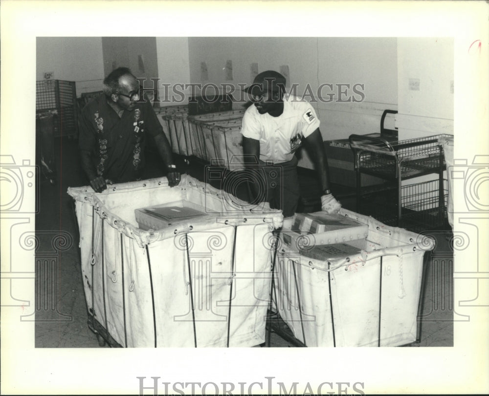 1989 Press Photo Clarence M Cornelius Sr. &amp; Isaac Cyres-F Edward Hebert Complex - Historic Images